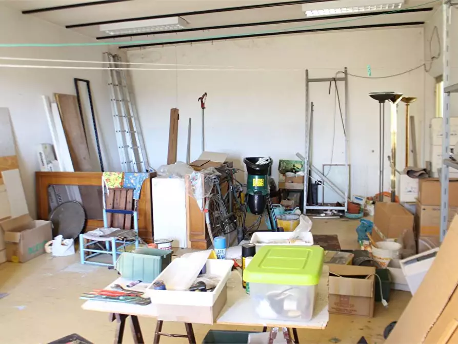 Immagine 14 di Palazzo in vendita  a Calcinaia