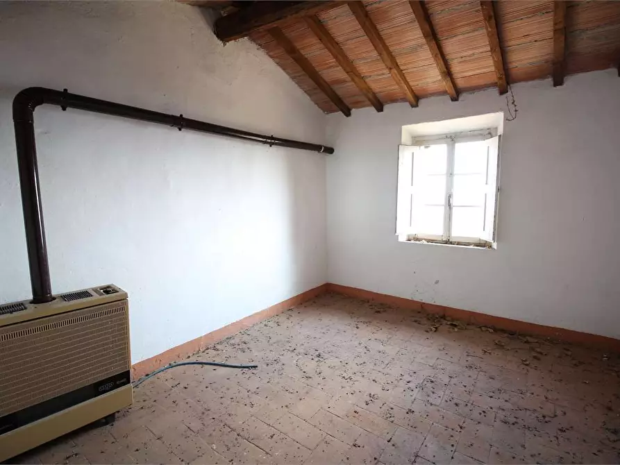 Immagine 14 di Casa colonica in vendita  a Buti