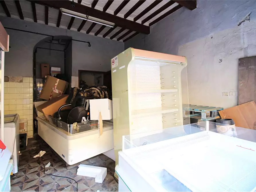 Immagine 3 di Negozio in vendita  a Buti