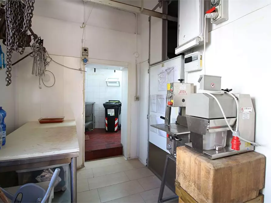 Immagine 5 di Negozio in vendita  a Buti