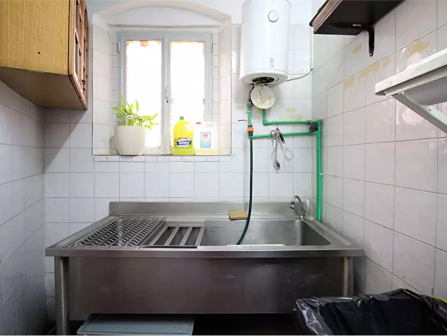 Immagine 6 di Negozio in vendita  a Buti