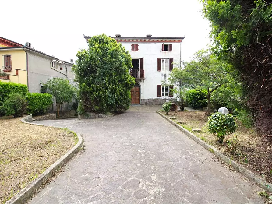 Immagine 2 di Villa in vendita  a Capannori