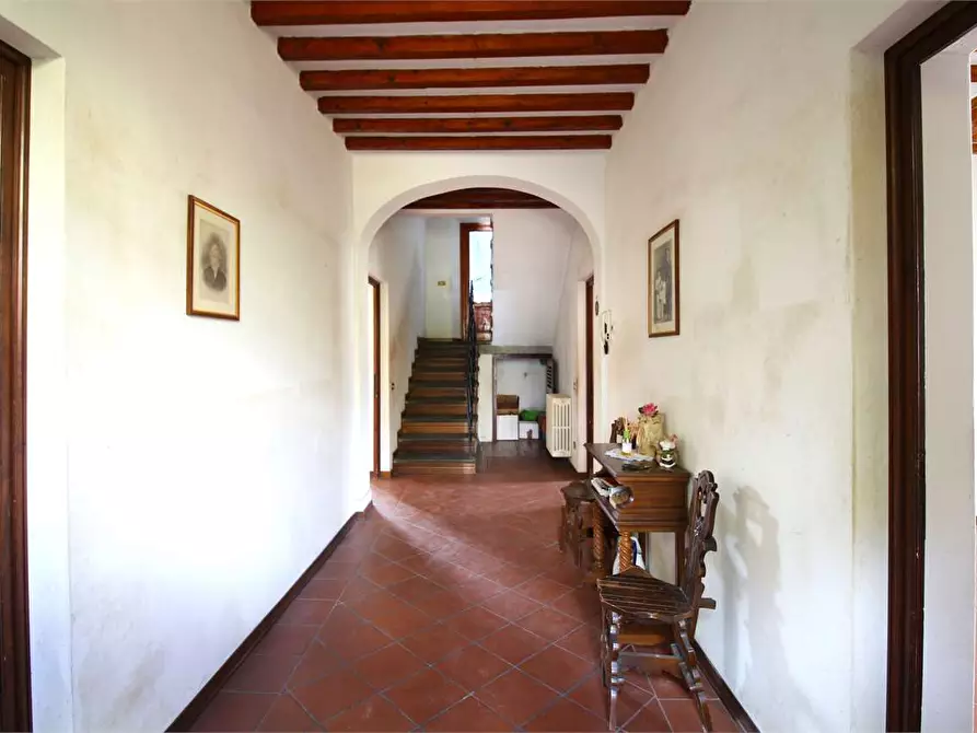 Immagine 11 di Villa in vendita  a Capannori