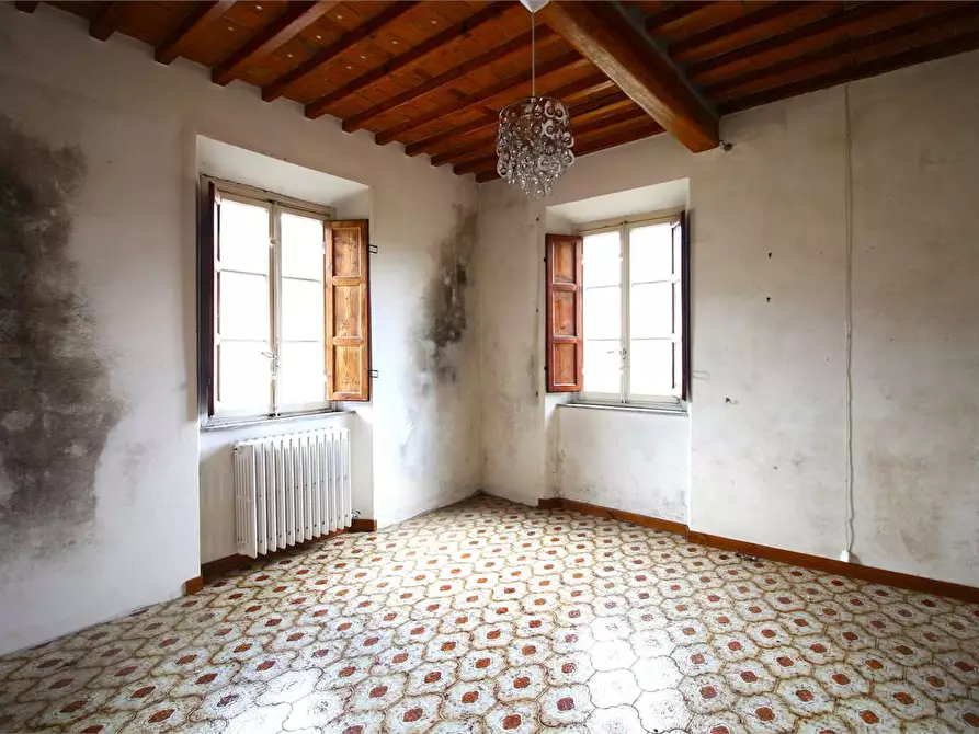 Immagine 18 di Villa in vendita  a Capannori