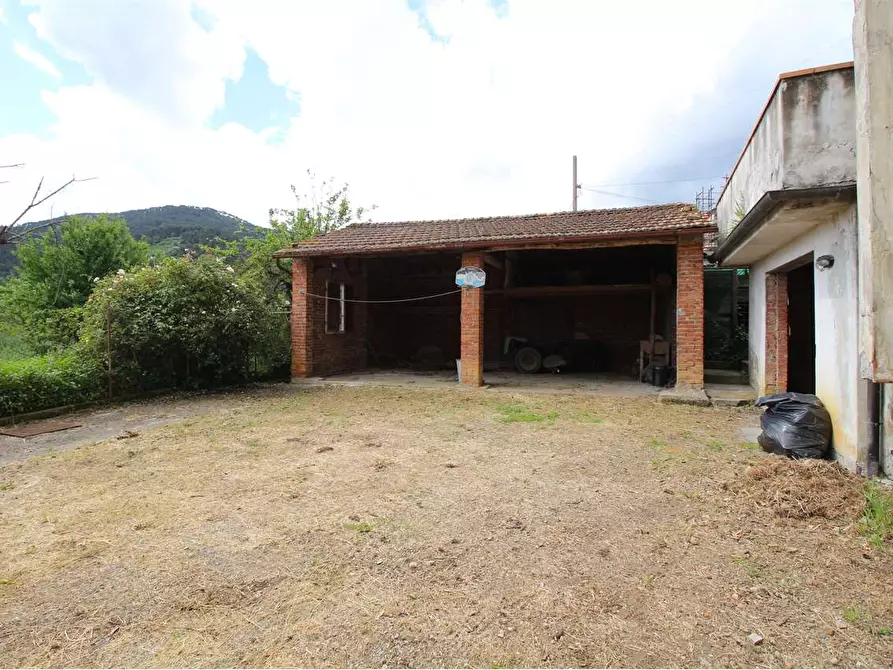 Immagine 33 di Villa in vendita  a Capannori