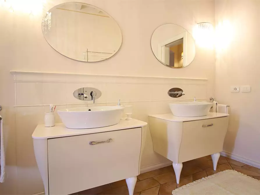 Immagine 25 di Casa colonica in vendita  a Buti