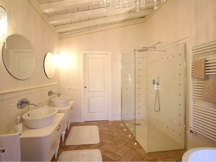 Immagine 27 di Casa colonica in vendita  a Buti