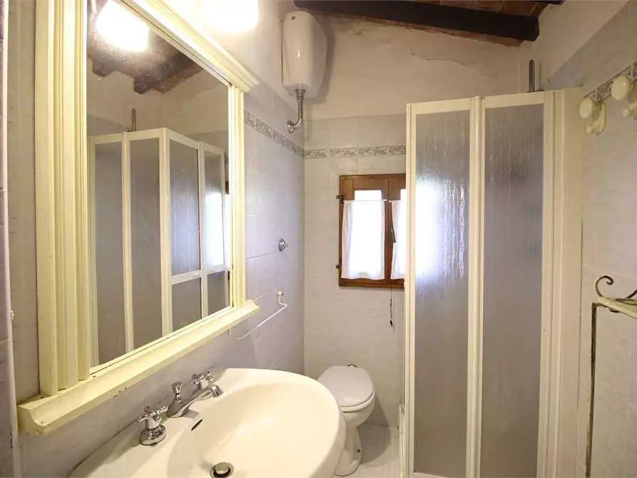 Immagine 34 di Casa colonica in vendita  a Buti