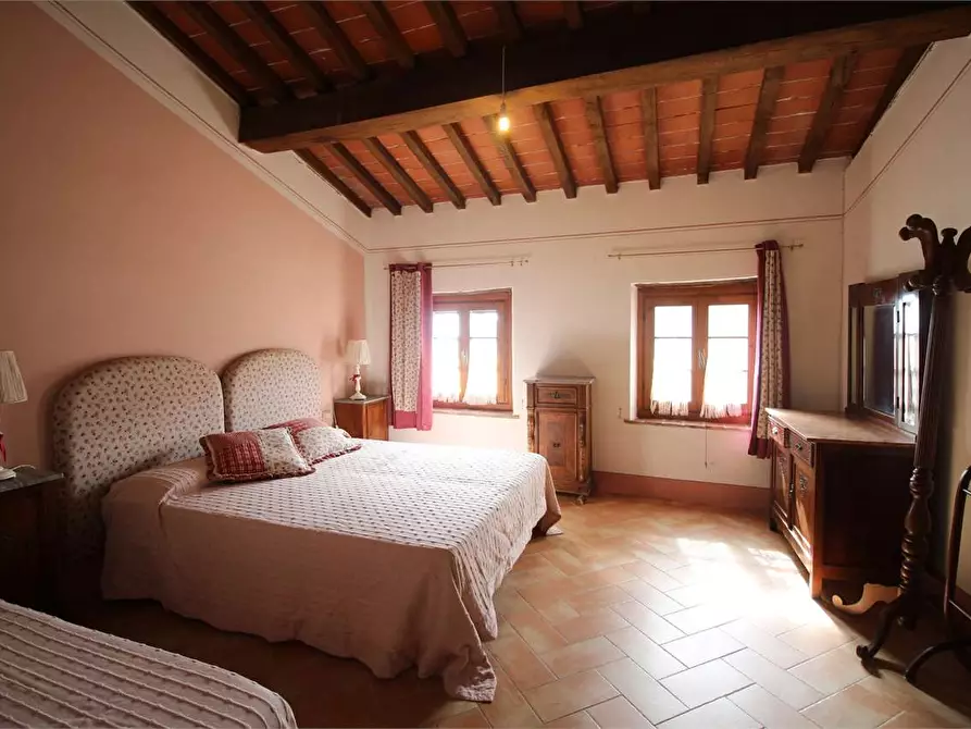 Immagine 37 di Casa colonica in vendita  a Buti