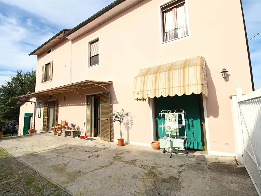 Immagine 2 di Casa indipendente in vendita  a Santa Maria A Monte