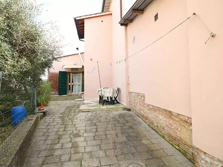 Immagine 3 di Casa indipendente in vendita  a Santa Maria A Monte