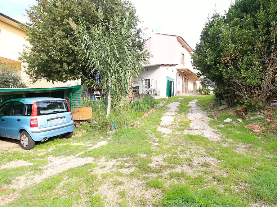 Immagine 6 di Casa indipendente in vendita  a Santa Maria A Monte