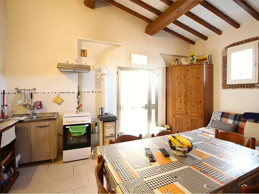 Immagine 8 di Casa indipendente in vendita  a Santa Maria A Monte