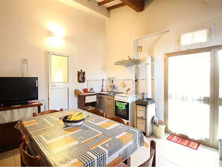 Immagine 9 di Casa indipendente in vendita  a Santa Maria A Monte