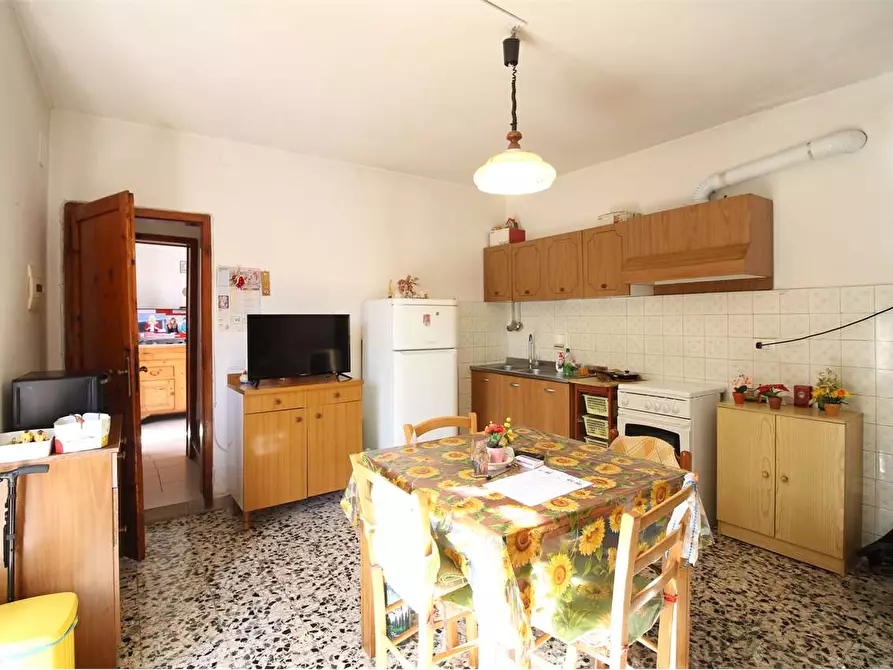 Immagine 13 di Casa indipendente in vendita  a Santa Maria A Monte