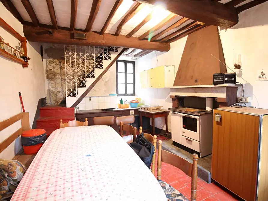 Immagine 1 di Porzione di casa in vendita  a Capannori