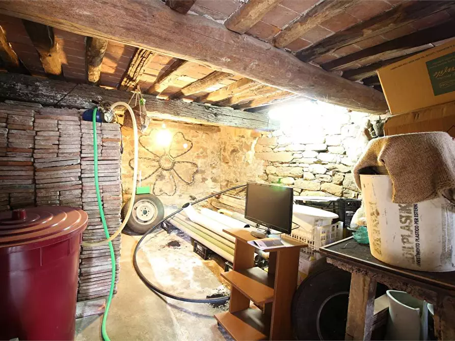 Immagine 15 di Porzione di casa in vendita  a Capannori