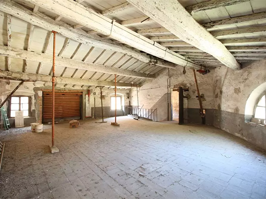 Immagine 3 di Magazzino in vendita  a Buti