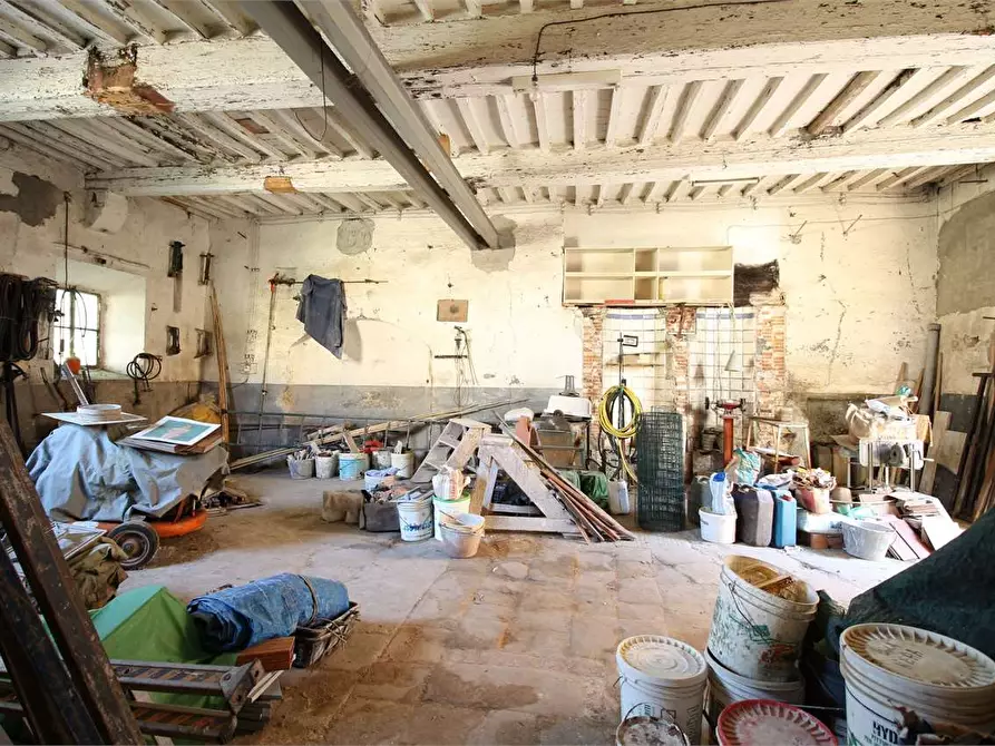 Immagine 6 di Magazzino in vendita  a Buti