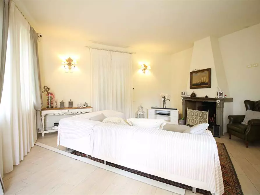 Immagine 2 di Villa in vendita  a Vicopisano