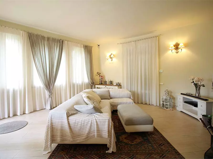 Immagine 3 di Villa in vendita  a Vicopisano