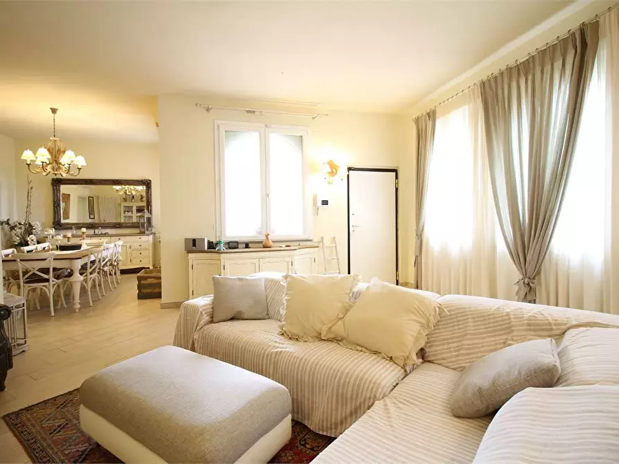 Immagine 5 di Villa in vendita  a Vicopisano