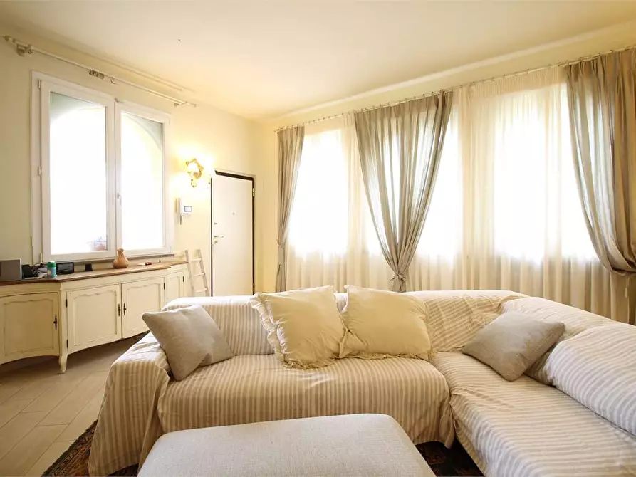 Immagine 6 di Villa in vendita  a Vicopisano