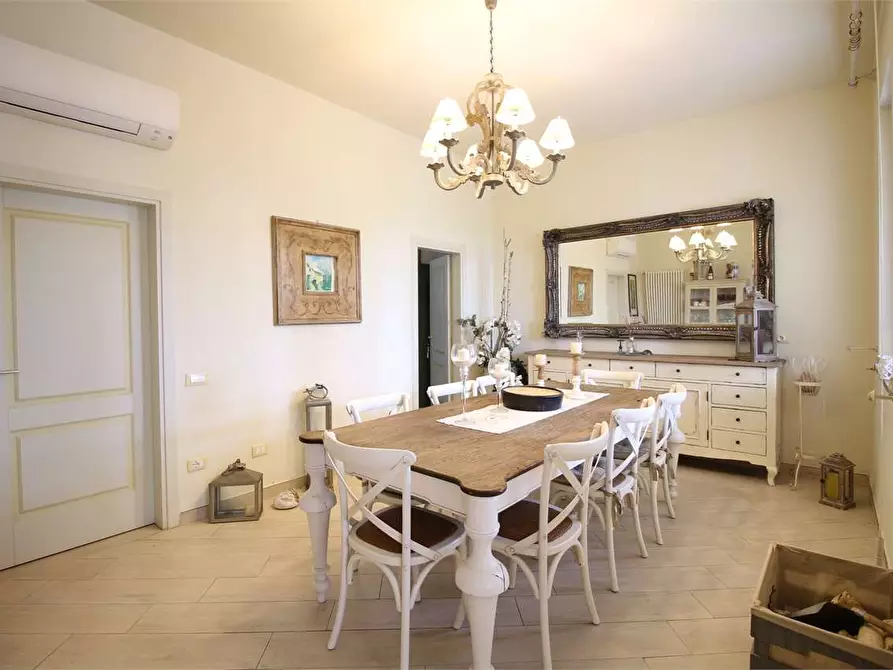 Immagine 8 di Villa in vendita  a Vicopisano