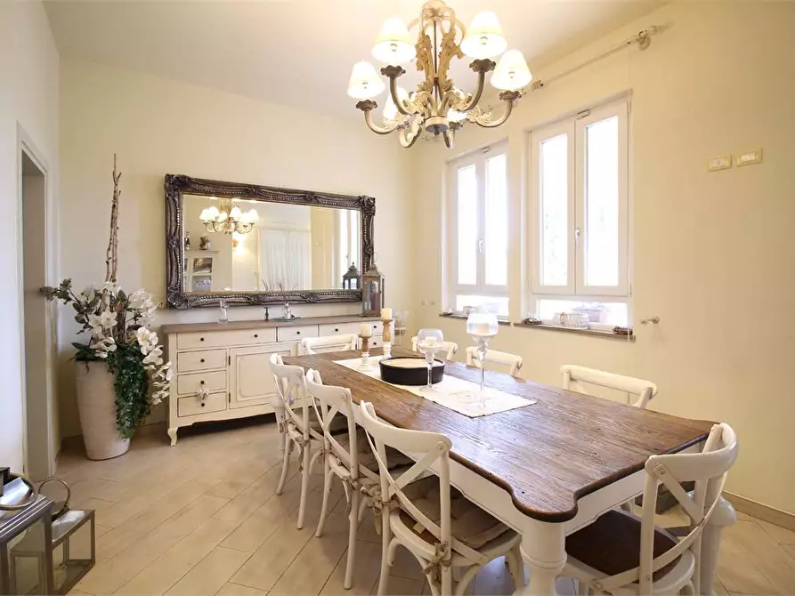 Immagine 9 di Villa in vendita  a Vicopisano