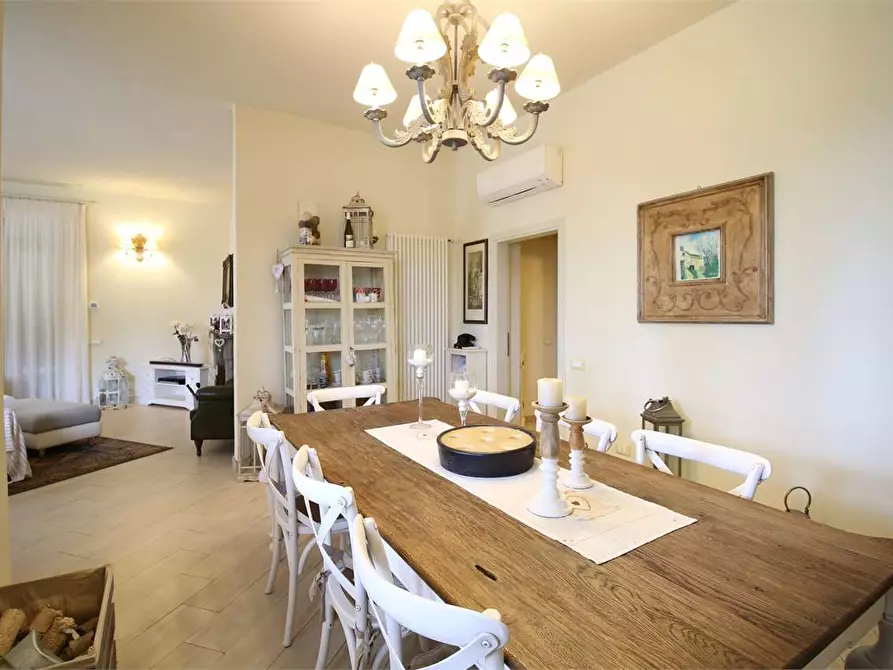 Immagine 10 di Villa in vendita  a Vicopisano