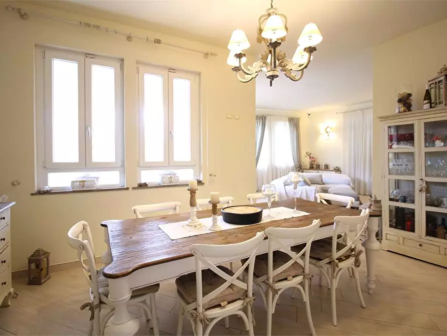 Immagine 11 di Villa in vendita  a Vicopisano