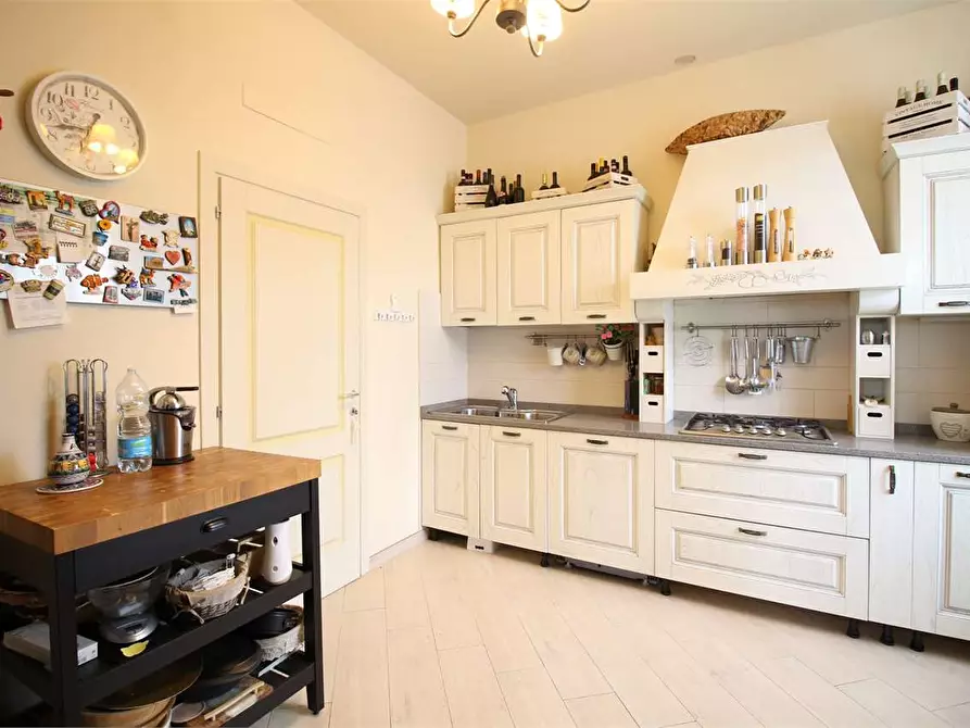 Immagine 13 di Villa in vendita  a Vicopisano