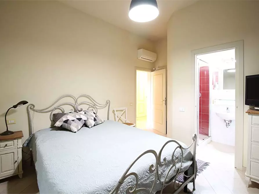 Immagine 22 di Villa in vendita  a Vicopisano