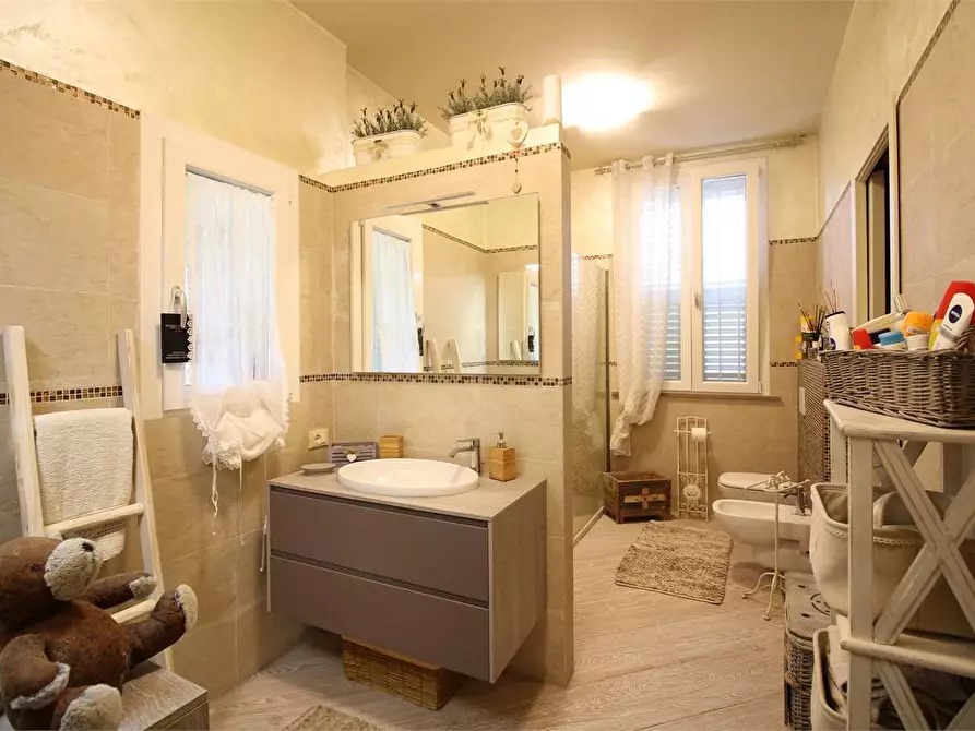 Immagine 25 di Villa in vendita  a Vicopisano