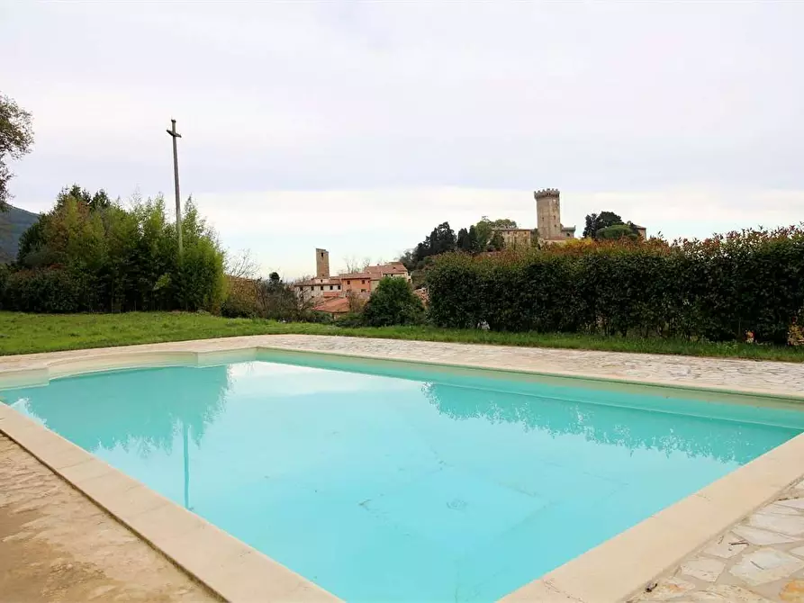 Immagine 38 di Villa in vendita  a Vicopisano