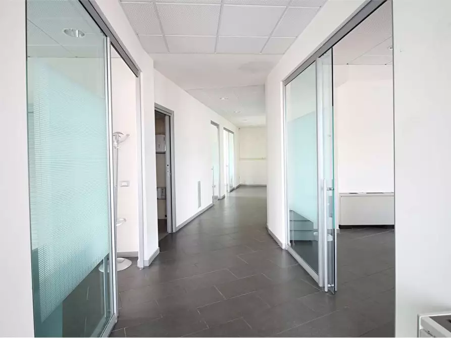 Immagine 1 di Ufficio in affitto  a Bientina