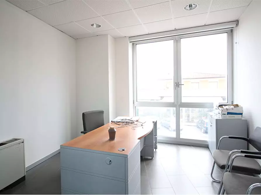 Immagine 2 di Ufficio in affitto  a Bientina