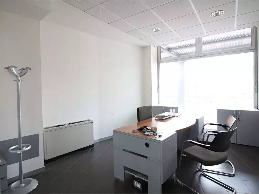 Immagine 3 di Ufficio in affitto  a Bientina