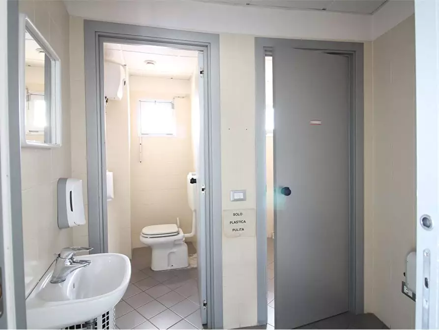 Immagine 5 di Ufficio in affitto  a Bientina
