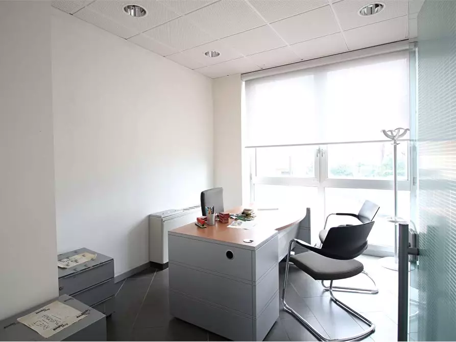 Immagine 7 di Ufficio in affitto  a Bientina