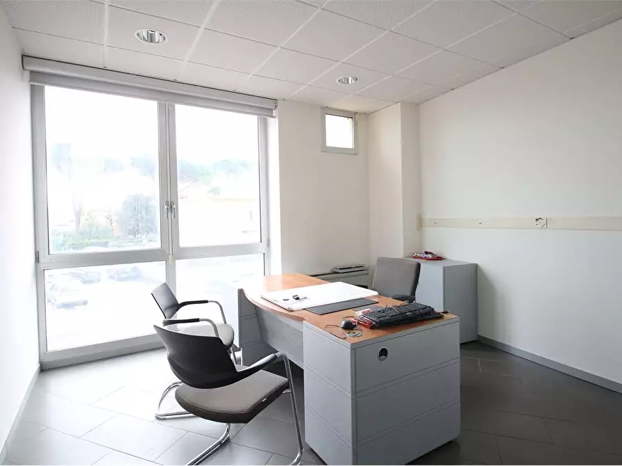 Immagine 8 di Ufficio in affitto  a Bientina