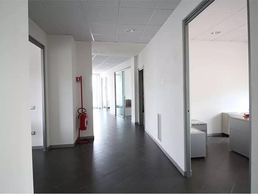 Immagine 9 di Ufficio in affitto  a Bientina