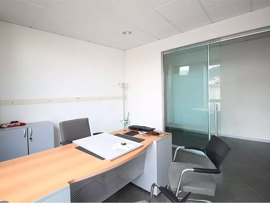 Immagine 10 di Ufficio in affitto  a Bientina