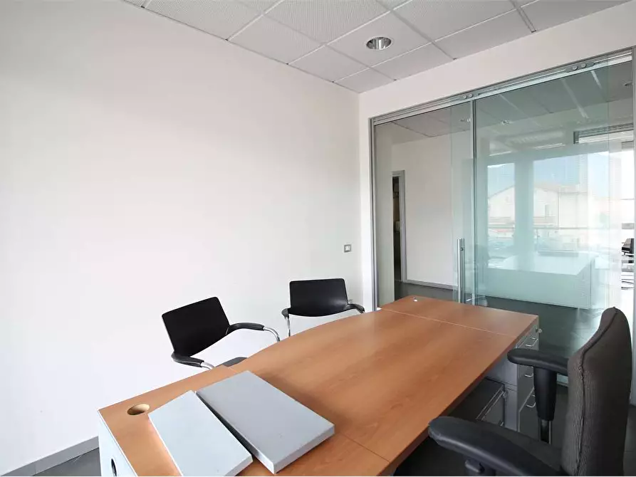 Immagine 11 di Ufficio in affitto  a Bientina