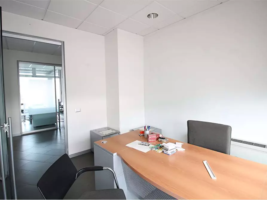 Immagine 12 di Ufficio in affitto  a Bientina