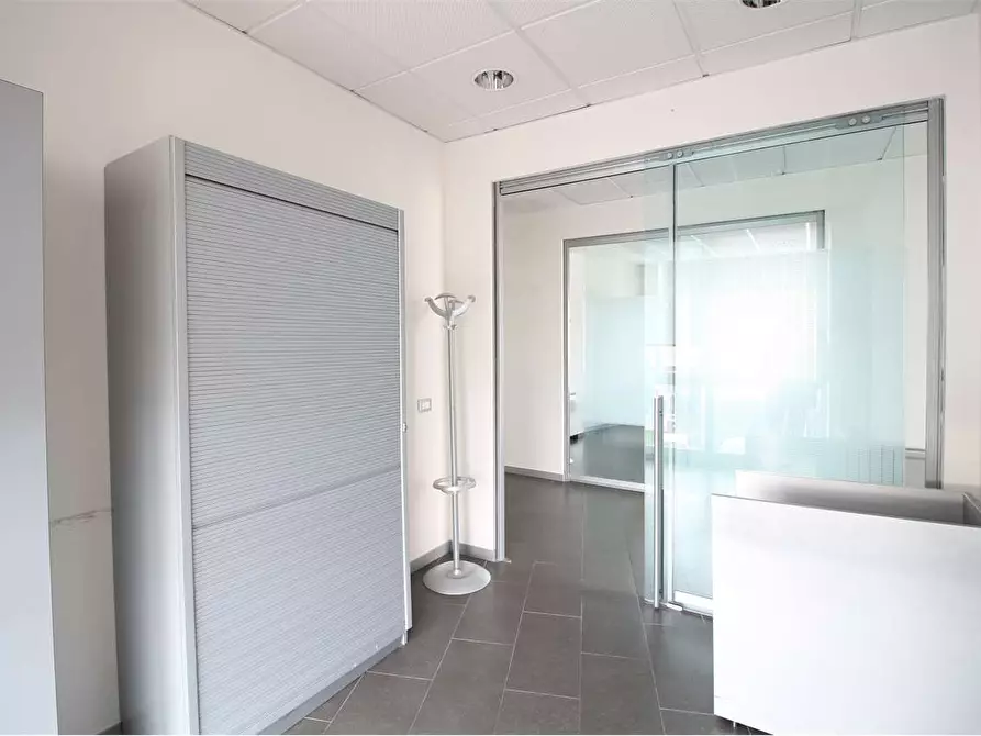 Immagine 13 di Ufficio in affitto  a Bientina