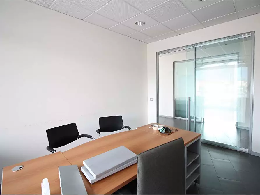 Immagine 14 di Ufficio in affitto  a Bientina