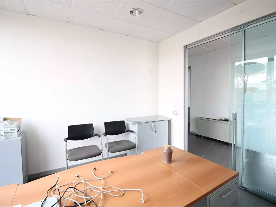 Immagine 15 di Ufficio in affitto  a Bientina