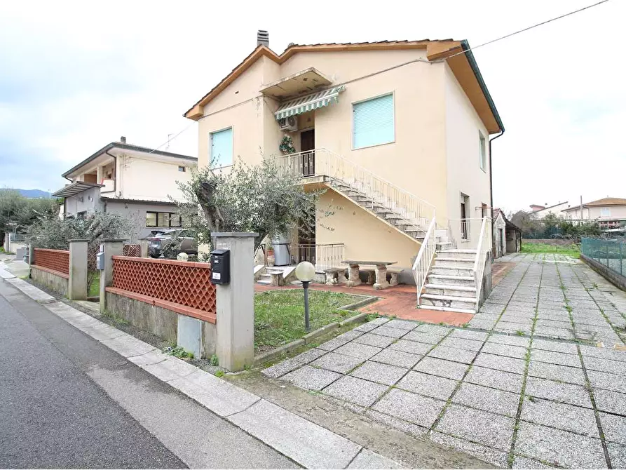 Immagine 1 di Casa indipendente in vendita  a Bientina