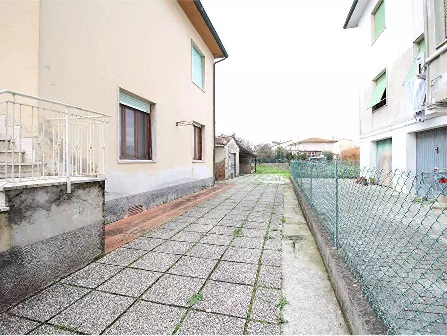 Immagine 4 di Casa indipendente in vendita  a Bientina